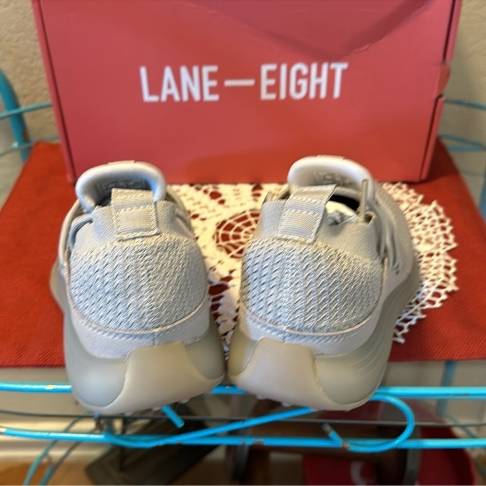 New in box Lane-Eight Sneakers. Womens 8.5/mens size 7. 1017. - Picture 6 of 6